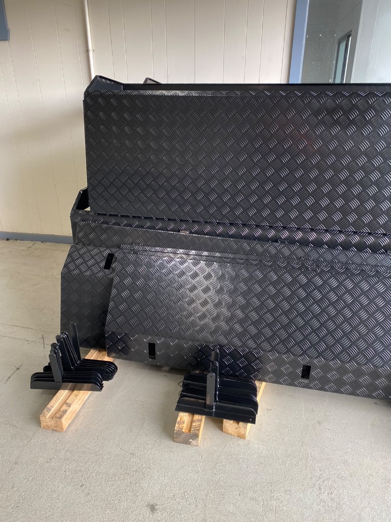 Checkerplate Panels & Mounting Brackets